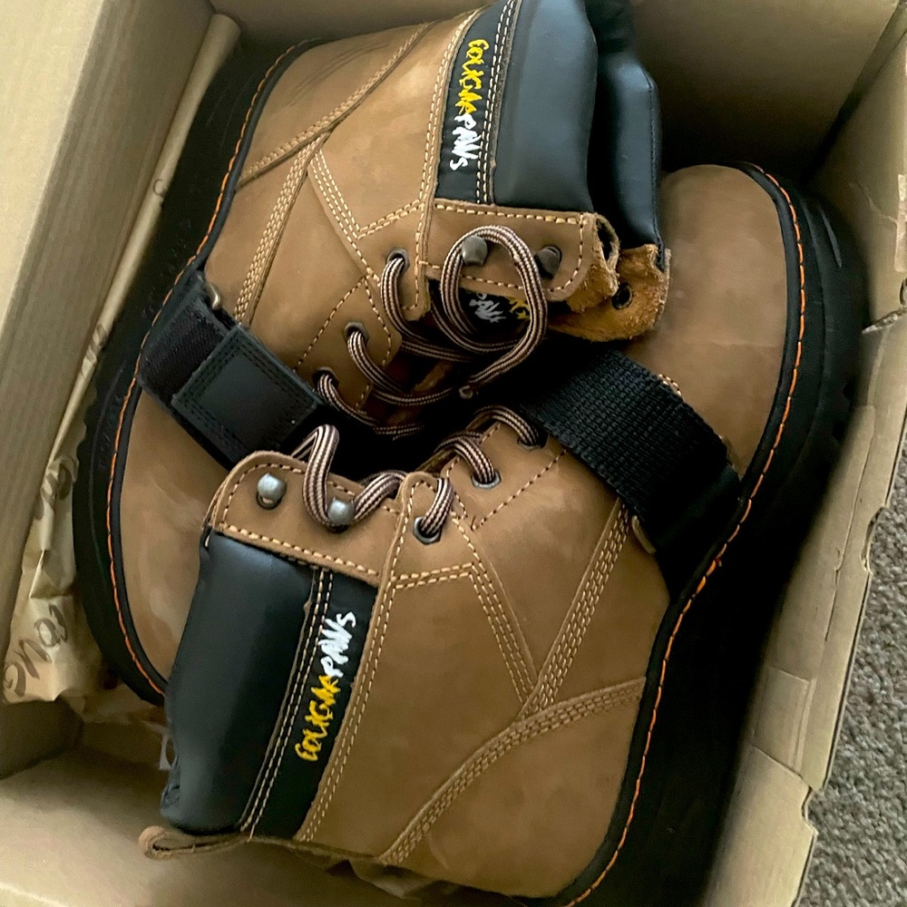 CougarPaw Mens Work Boots Size 9 - NEW IN BOX